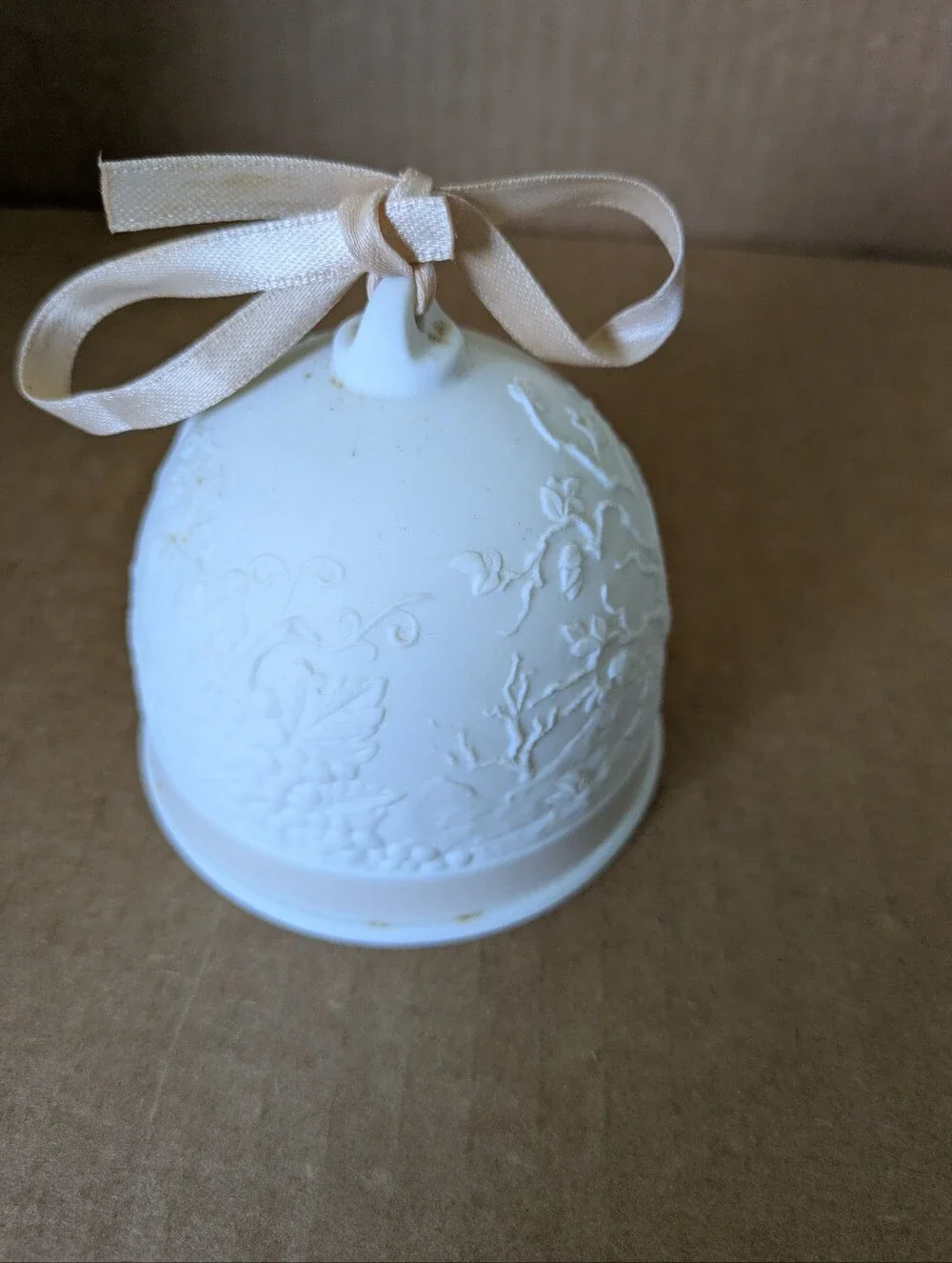 Lladro Porcelain 1993 Collectors Society Embossed Handmade Bell Ribbon Spain